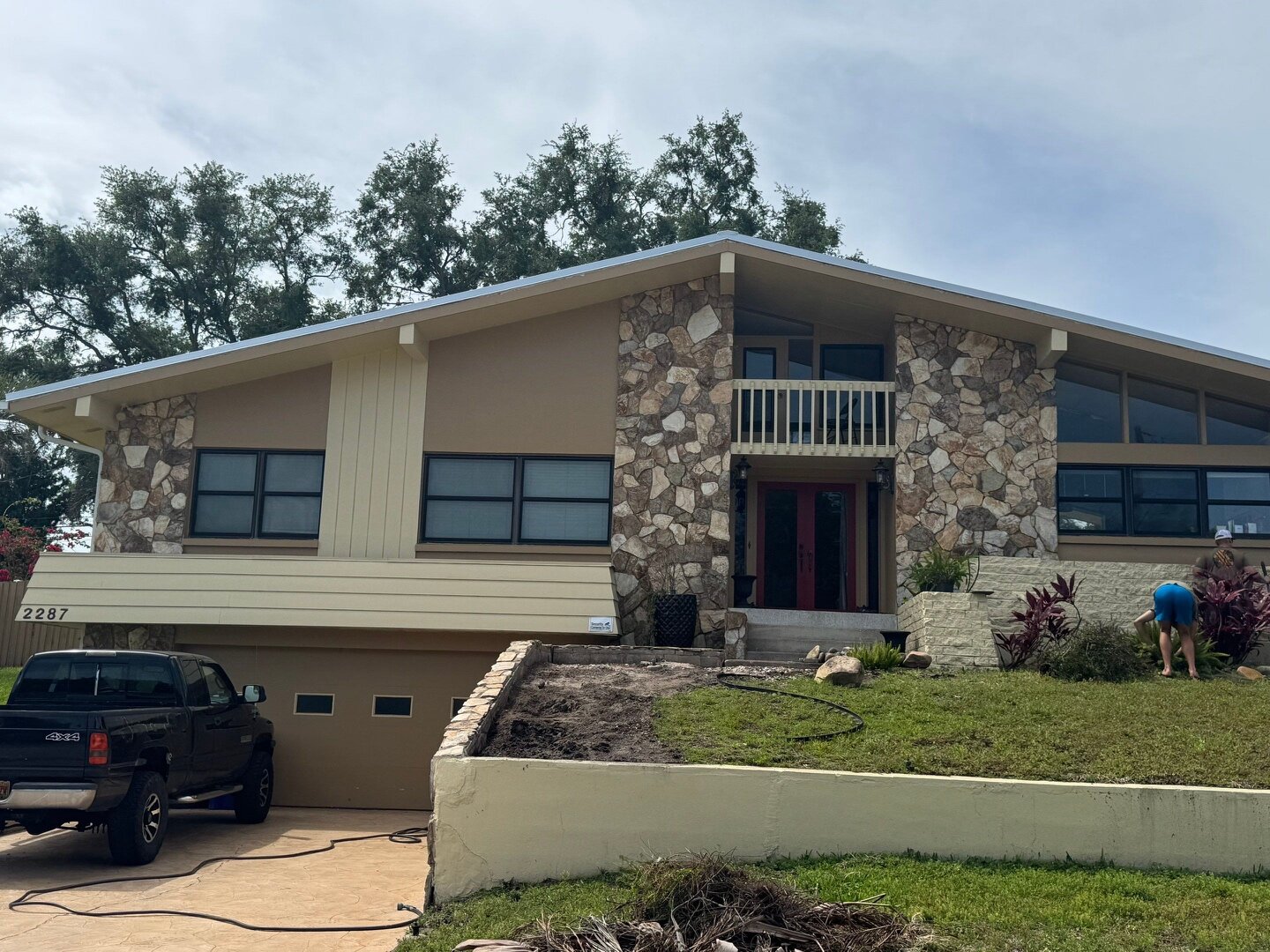 Dunedin Florida home before exterior painting, original brown stucco facade